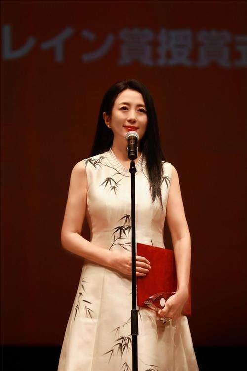 杨童舒：演艺与公益的传奇之路(图2)