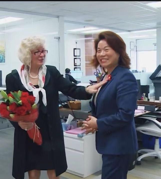 从武术少女到文化推手：领先移民总裁 Sophie 严丹红与气功大赛的世界之旅(图5)