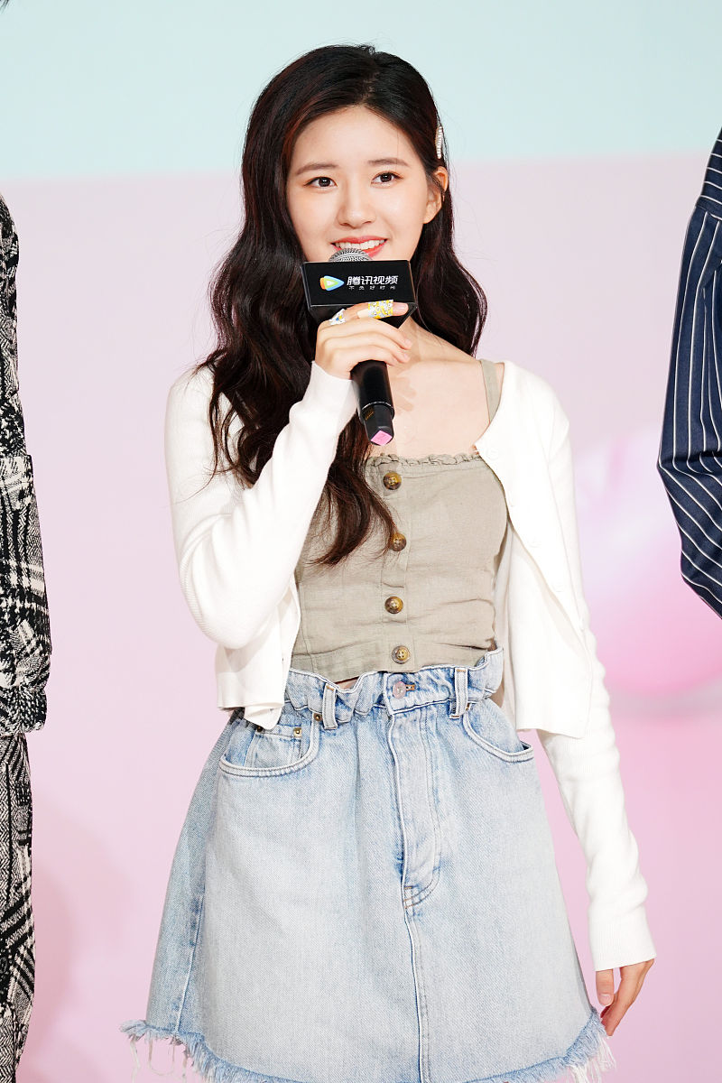 赵露思解约风波背后：娱乐圈"一星公司"困境与新生代演员的突围(图1)