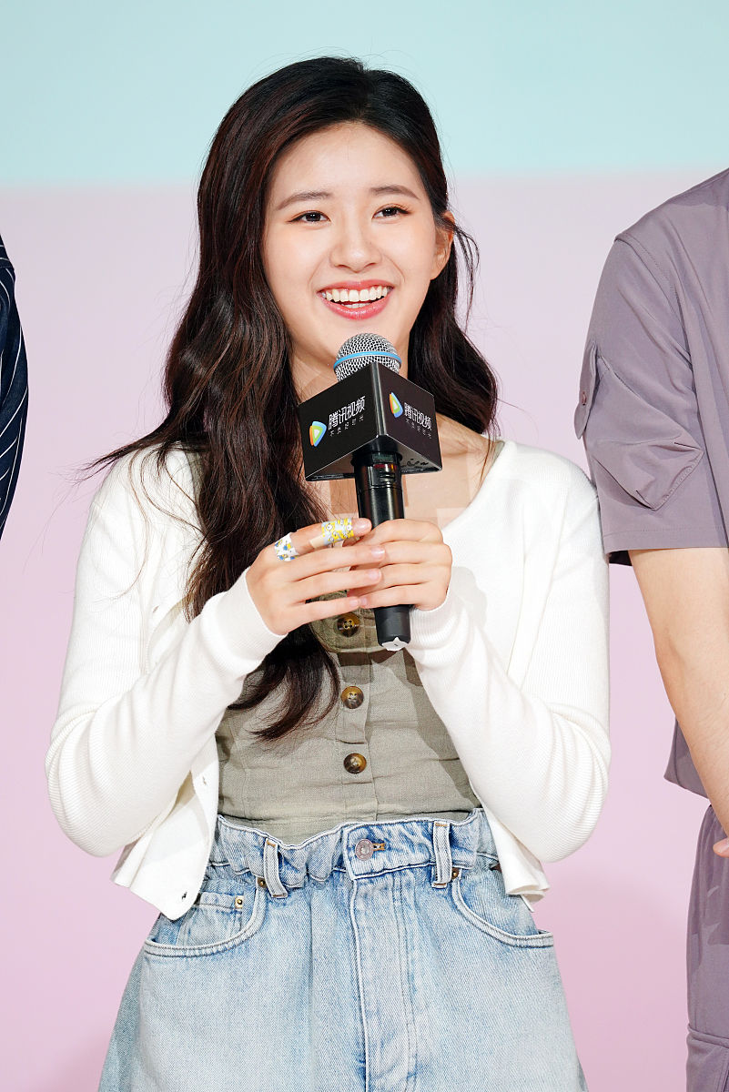 赵露思解约风波背后：娱乐圈"一星公司"困境与新生代演员的突围(图2)