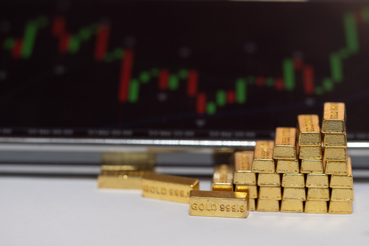 金饰克价跌破千元大关：市场波动中的消费新机遇  (图1)