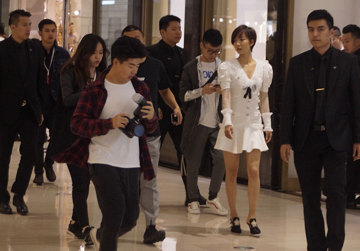 惯犯再现？求婚王珞丹男子被曝曾多次骚扰女星 业内呼吁严惩私生(图3)