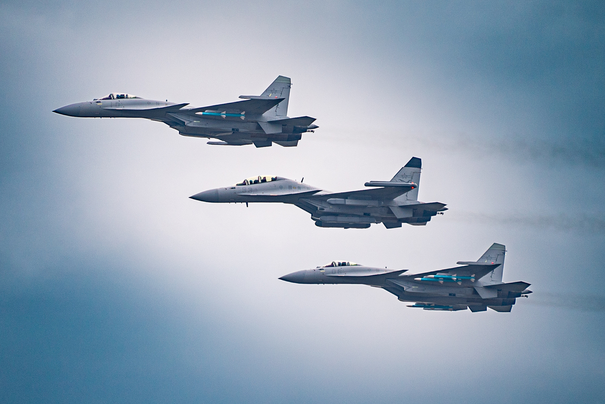 歼-35对决歼-20：中国双雄谁更强？(图2)