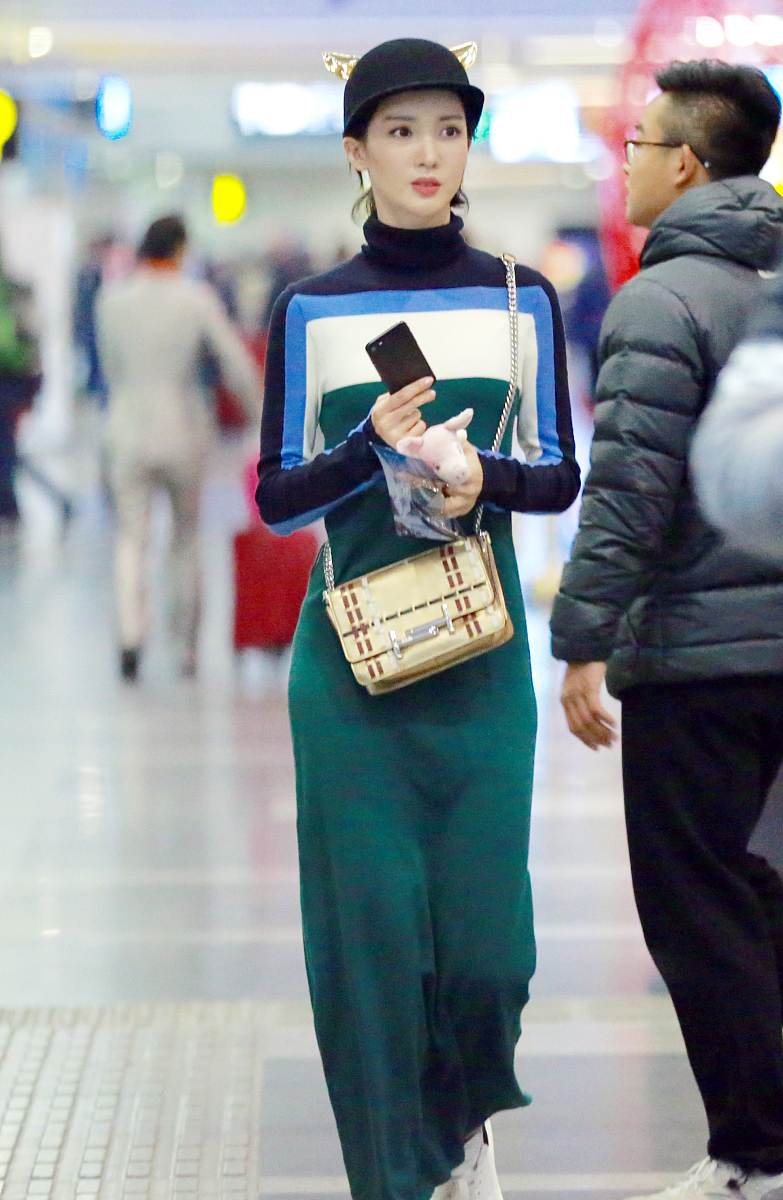 金晨牛仔裤走红毯：松弛感为何成为明星新宠(图3)