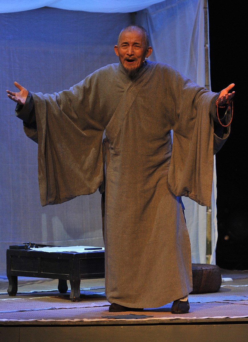 92岁"济公"游本昌26万住养老院，传统孝道正在被重新定义(图2)