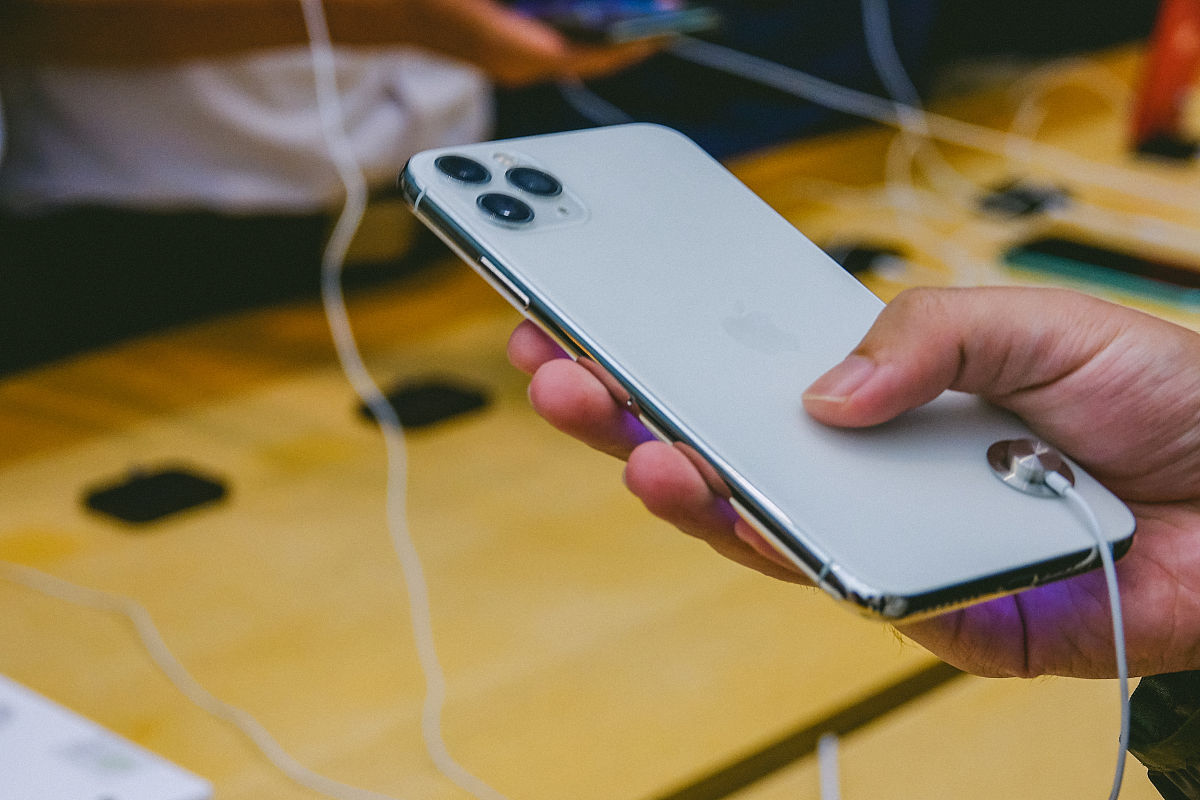 iPhone17Pro横排摄像头争议：苹果为何抛弃七年极简美(图1)