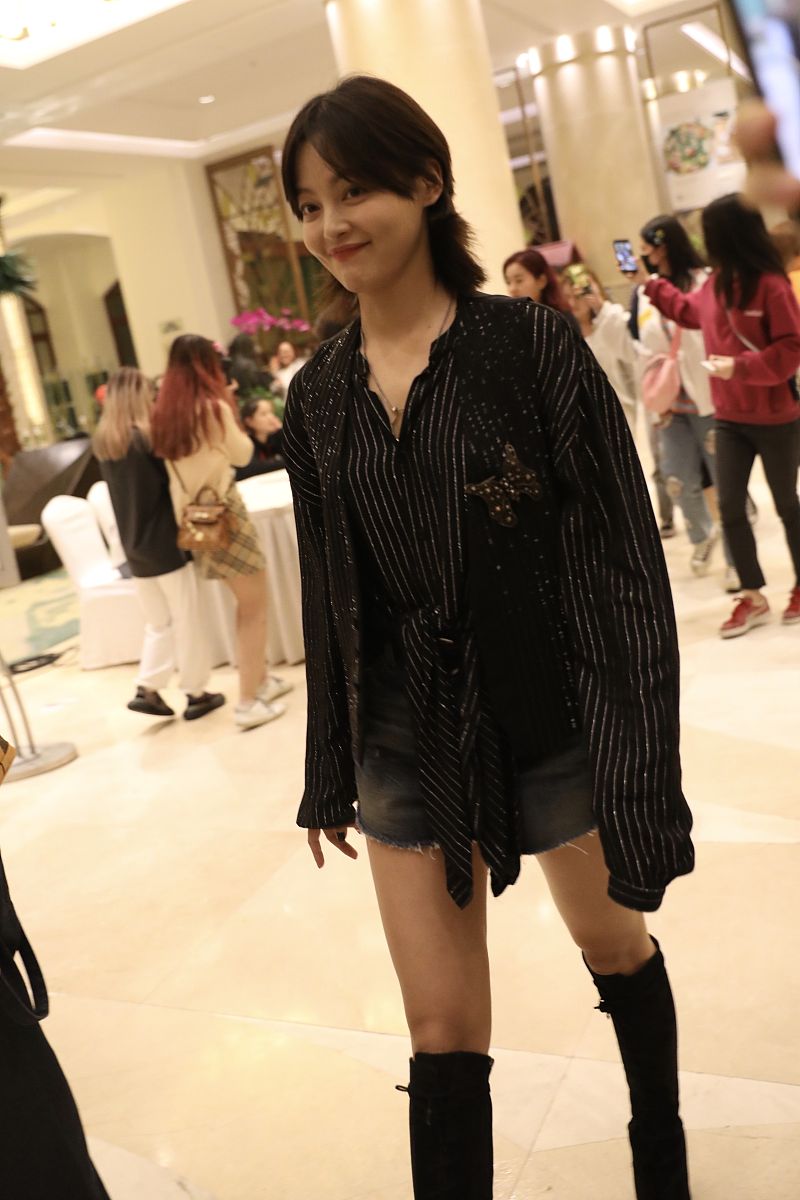 辛芷蕾封后背后：香奈儿押宝引热议(图3)