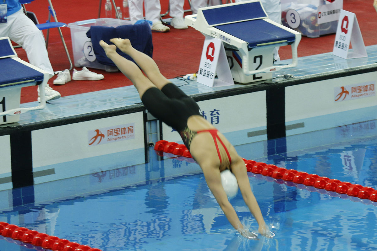 陈露颖2分07秒68蝶泳夺冠，中国泳坛新星闪耀成都(图2)