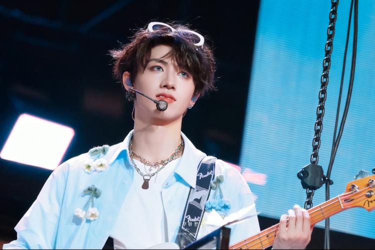 养成系偶像朱志鑫：从青涩练习生到全能艺人的蜕变之路(图2)