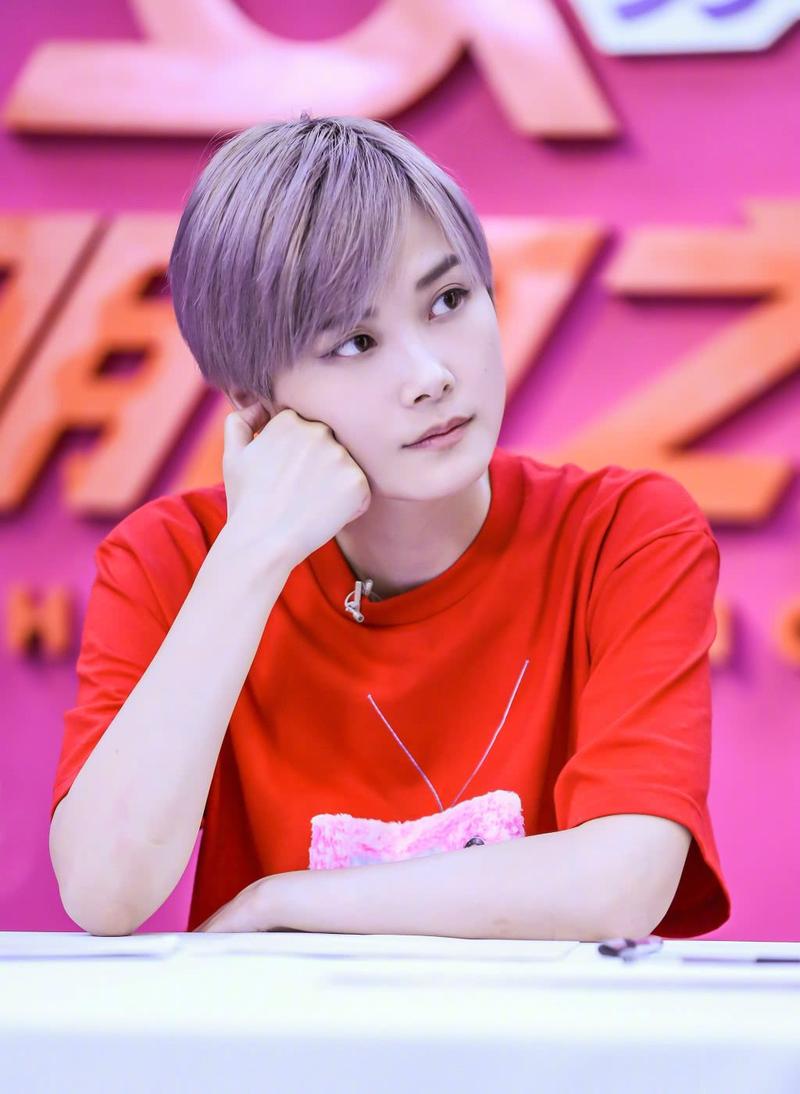 李宇春与玉米们19年的温暖暗号：顶流背后的情感密码(图1)