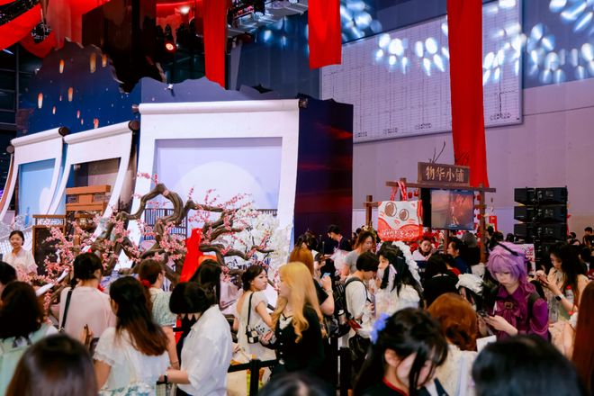 BW2026人气断层！《以闪亮之名》这波国风展台又双叒杀疯了(图5)